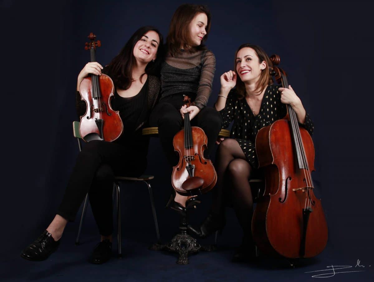 Trois musiciennes violon violoncelle