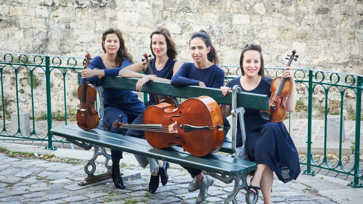 Quatuor Zaide en concert filles sur un banc Concert de Vollore