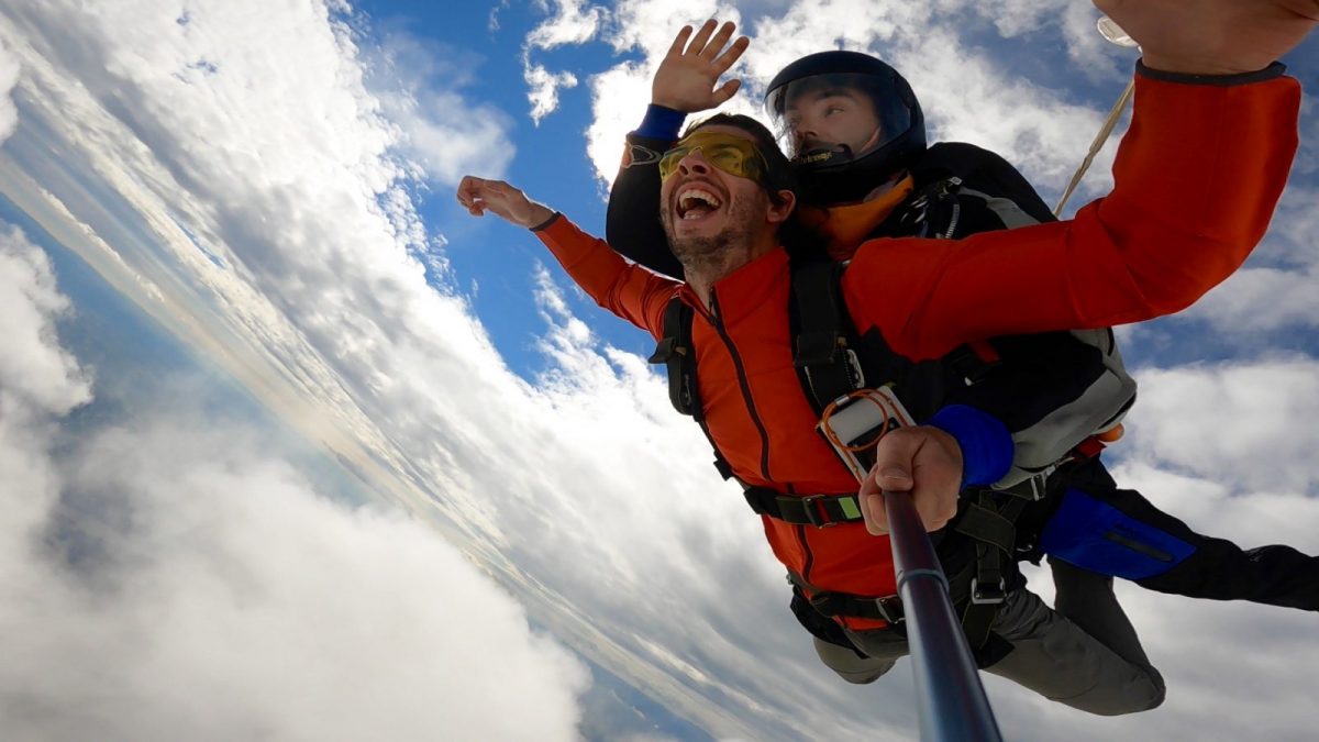 Skydive in tandem and exceed your limits!